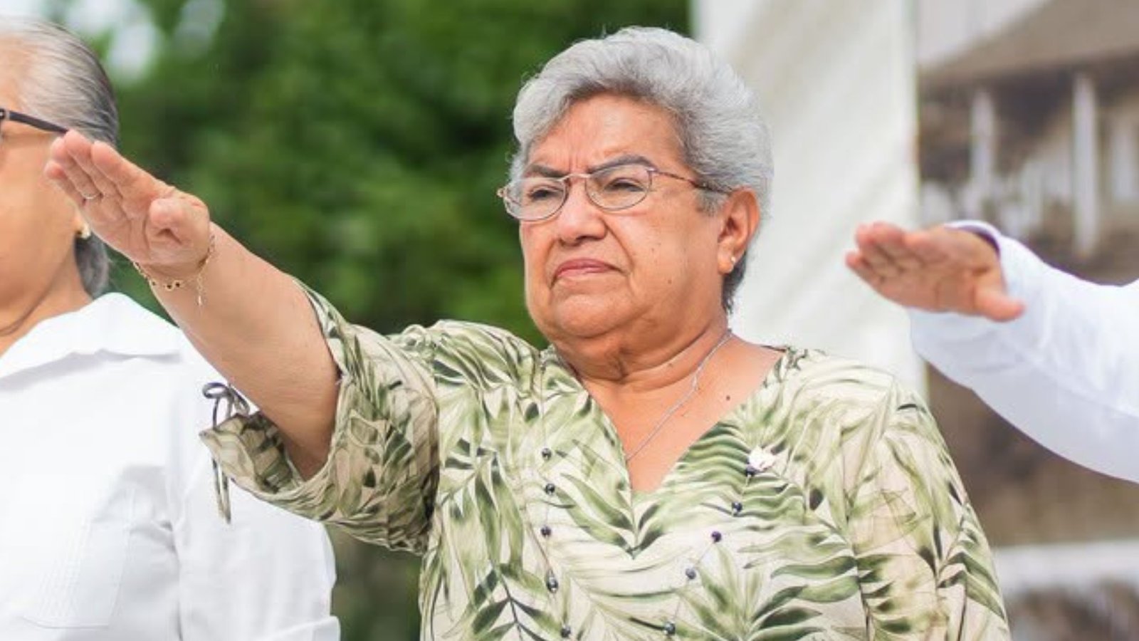Presidenta de Morena lanza groserías a estudiantes en evento público